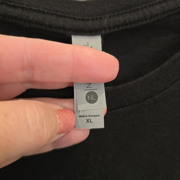 Women's Graphic Tshirt - Picture 3 of 6